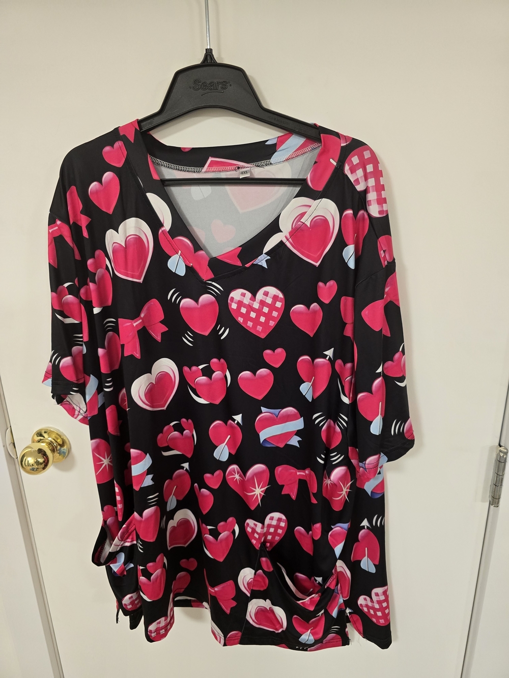 SHEIN Black V-Neck Scrub Top with Hot Pink Heart Print